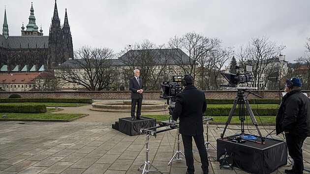 Prezident Petr Pavel při natáčení svého novoročního projevu, který televize odvysílaly 1. ledna 2026.