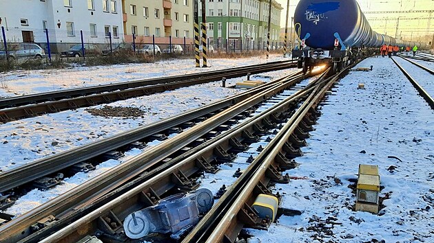 Na nádraží v Havlíčkově Brodě vykolejil nákladní vlak. Cisternový vagon převážel naftu, byl poškozen podvozek a částečně i kolejový svršek. (8. ledna 2026)