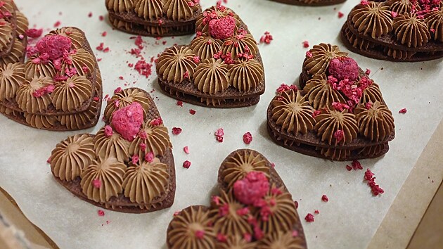 Dezerty, dorty či cukroví peče Jana Blahová hlavně na objednávku. Použité suroviny se odvíjejí především od chutí zákazníka.