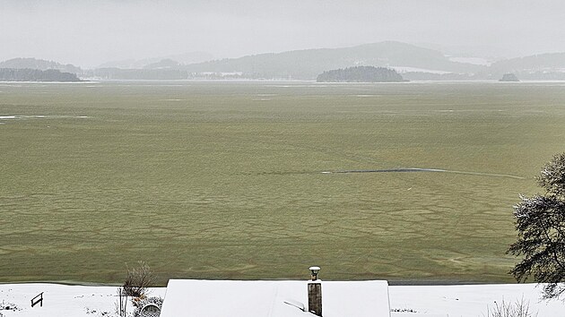 Zelený led na Lipně v prosinci 2025. (8. ledna 2026)