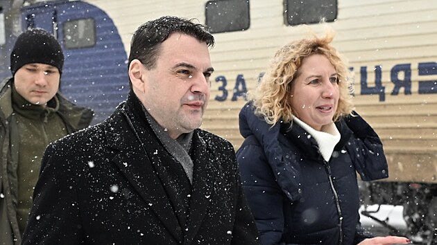 Ministr zahraničí Petr Macinka (Motoristé sobě) při příjezdu na Ukrajinu (9. ledna 2026)
