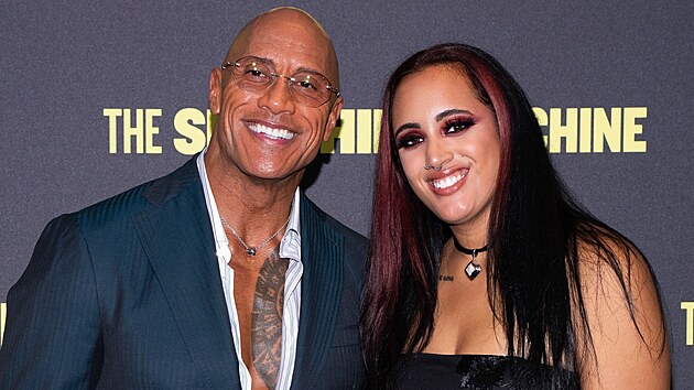 Dwayne Johnson a jeho dcera, wrestlerka Ava Raine (Londýn, září 2025)
