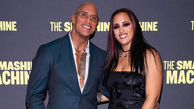 Dwayne Johnson a jeho dcera, wrestlerka Ava Raine (Londýn, září 2025)