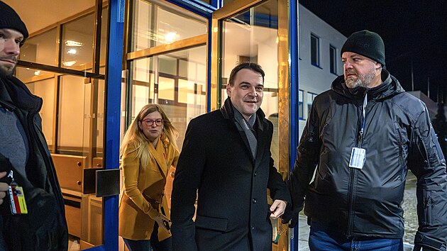 Na pražském letišti v neděli večer přistálo letadlo s Čechem Janem Darmovzalem, kterého venezuelský režim věznil více než rok. Propuštěn byl na začátku ledna po zásahu USA, spolu s dalšími cizinci (18. ledna 2026)