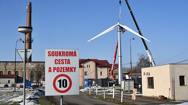 Stavba větrn&eacute; elektr&aacute;rny v Doksanech na Litoměřicku (19. ledna 2026)