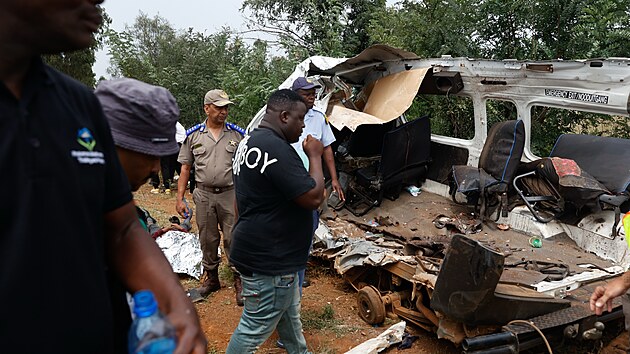 Nejméně 13 dětí zahynulo při srážce minibusu s nákladním vozem v Jihoafrické republice (13. ledna 2026)