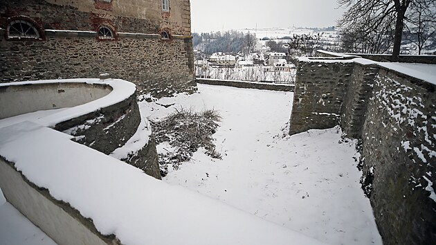 Stát těsně před koncem roku nabízel v aukci k prodeji hradební parkány zámku Brtnice a jednu ze zdejších bašt. O nemovitosti, které však nemají prakticky žádné využití, neměl za vyvolávací cenu 3,7 milionů korun zájem nikdo.