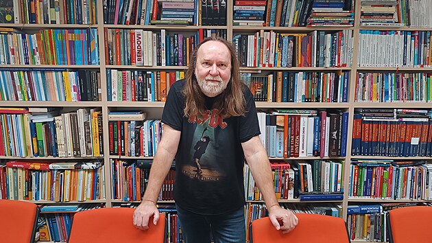 „Mým dětským snem bylo prodávat knížky, stát se knihkupcem. To se úplně nepovedlo, skončil jsem těsně vedle. Vůbec toho nelituji. Knížky jsou úžasná věc,“ říká ředitel Tiskáren Havlíčkův Brod Petr Kletečka. Ročně podnik vytiskne kolem pěti milionů knih.