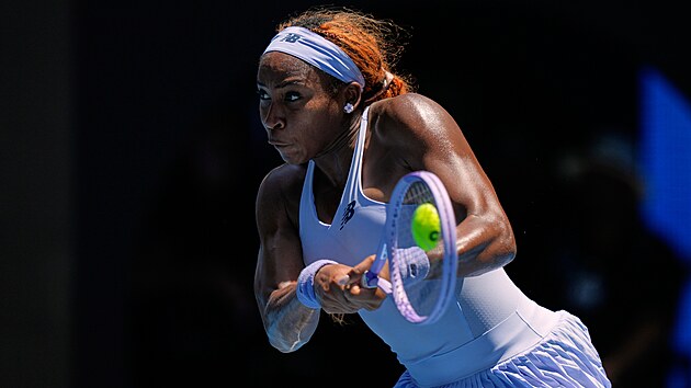 Coco Gauffová hraje bekhend v prvním kole Australian Open.