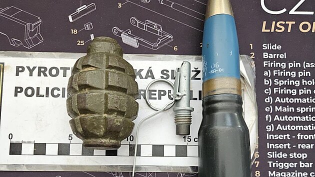 Torzo gran&aacute;tu F1 a n&aacute;boj r&aacute;že 30x173mm, kter&aacute; se použ&iacute;v&aacute; i na ničen&iacute; obrněn&yacute;ch transport&eacute;rů (13. ledna 2026)