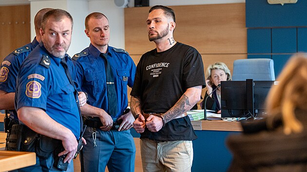 Daniel Kratochvíl, obžalovaný ze zapálení baru ve Zlíně z ledna 2025, v jednací síni zlínské pobočky Krajského soudu Brno. (12. ledna 2026)