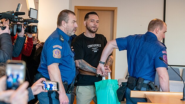 Daniel Kratochvíl, obžalovaný ze zapálení baru ve Zlíně z ledna 2025, v jednací síni zlínské pobočky Krajského soudu Brno. (12. ledna 2026)