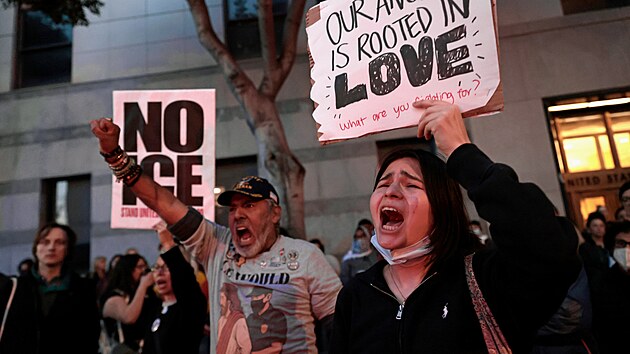 Protesty a truchlení obyvatelů minnesotského Minneapolisu po zabití Alexe Prettiho (25. ledna 2026)