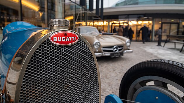 Stovky lidí se byly v Kongresovém centru ve Zlíně naposledy rozloučit se známým sběratelem automobilů Ladislavem Samohýlem. (23. leden 2026)