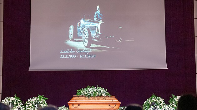 Stovky lidí se byly v Kongresovém centru ve Zlíně naposledy rozloučit se známým sběratelem automobilů Ladislavem Samohýlem. (23. leden 2026)