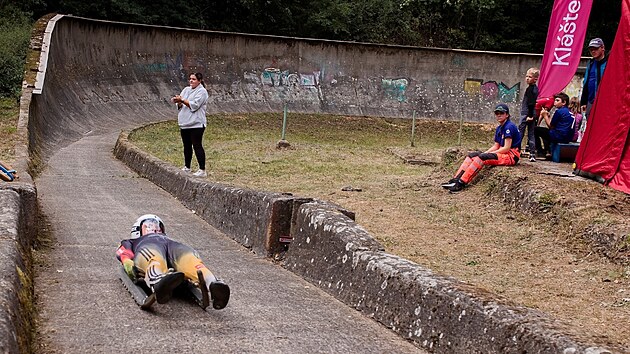 Letní závody na sáňkařské dráze na Jezerním vrchu v Klášterci nad Ohří