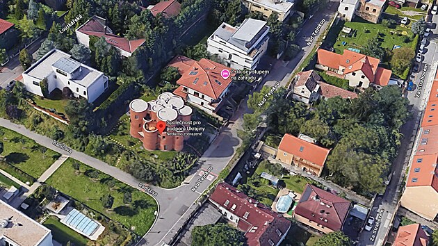 Dům předsedy Sněmovny Tomia Okamury (SPD) někdo v Google Maps označil jako Společnost pro podporu Ukrajiny. (26. ledna 2026)