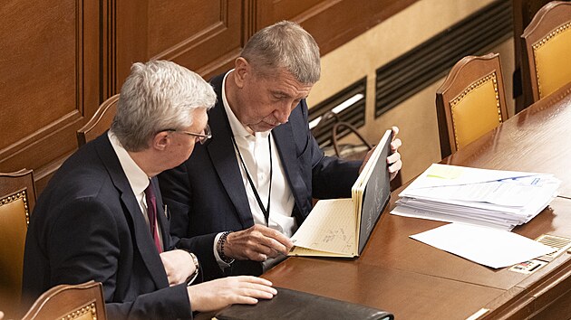 Mimořádná schůze Poslanecké sněmovny. Na snímku Andrej Babiš a Karel Havlíček (ANO). (29. ledna 2026)