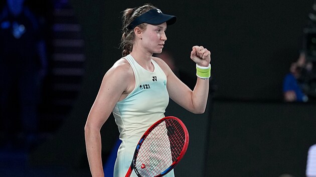 Jelena Rybakinová se hecuje v semifinále Australian Open.