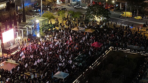 Shromáždění v Tel Avivu požadující vrácení ostatků posledního izraelského rukojmího, policisty Rana Gviliho, z Pásma Gazy. (24. ledna 2026)