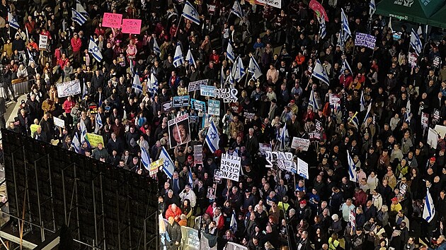 Shromáždění v Tel Avivu požadující vrácení ostatků posledního izraelského rukojmího, policisty Rana Gviliho, z Pásma Gazy. (24. ledna 2026)