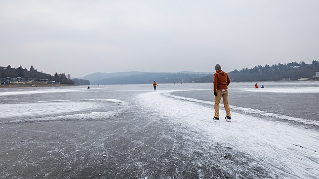 Bruslení na Brněnské přehradě. (leden 2026)