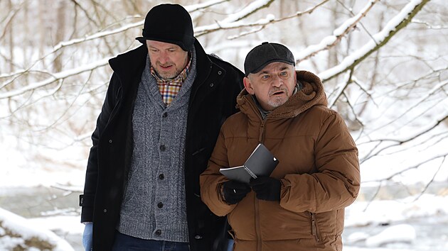 Snímek z prvního dílu čtvrté řady seriálu Odznak Vysočina. Jeho název je Pod ledem.