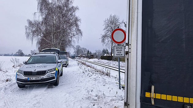 Kamion uvázl na železničním přejezdu. (30. ledna 2026)