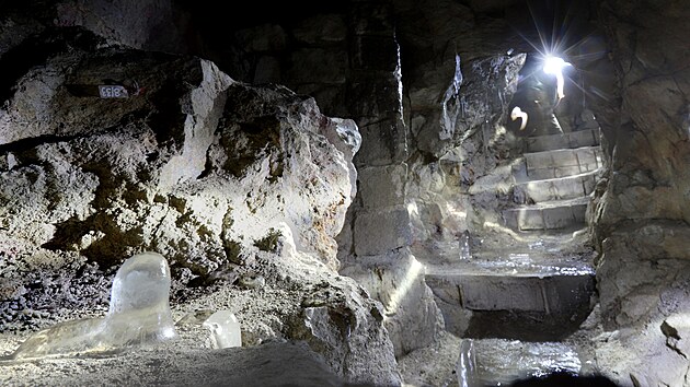 Důl Jeroným v Čisté na Sokolovsku je přes zimu pro návštěvníky uzavřený. Zimují zde totiž netopýři, které každoročně odborníci sčítají.