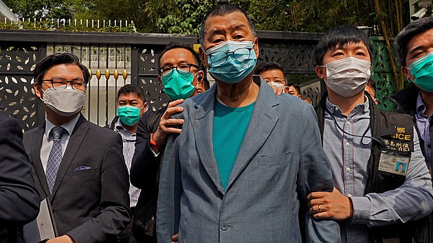 Zatčení hongkongského mediálního magnáta Jimmyho Laie (18. dubna 2020)