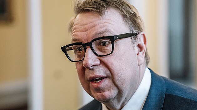 Ve Strakově akademii se sešla vláda. Ta mimo jiné projedná návrh zákona o odčerpání podezřelého majetku nebo návrh novely zákona o mezinárodní spolupráci při správě daní. Na snímku ministr práce Aleš Juchelka. (2. února 2026)