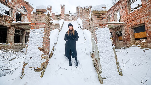 Architektka Tereza Šváchová v bývalé lustrárně Elias Palme v Kamenickém Šenově, jejíž obnovu považujete za svůj životní projekt.
