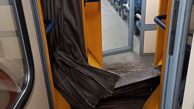 Nehoda nákladního vozidla s vlakem v obci Železnice (5. února 2026)