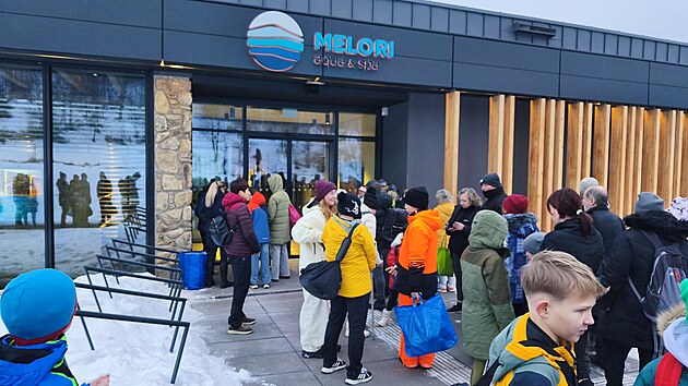 Zátěžová zkouška nového wellness centra v Dolní Moravě, kam byli pozvaní všichni obyvatelé obce. (30. ledna 2026)