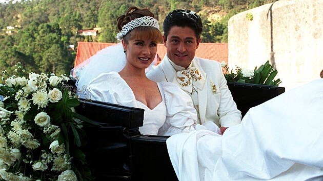 Leticia Calderón a Fernando Colunga v telenovele Esmeralda