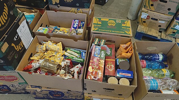 Složení každého balíčku je odlišné podle toho, jaké zboží má banka zrovna k dispozici. Potraviny přicházejí většinou v malém množství kusů.