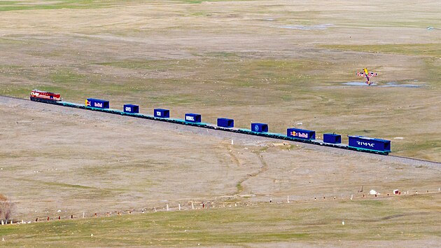 Italský pilot Dario Costa uskutečnil první přistání a vzlet z jedoucího nákladního vlaku v Afyonkarahisaru v Turecku. 15. února 2026