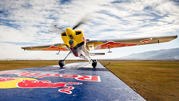 Italský pilot Dario Costa uskutečnil první přistání a vzlet z jedoucího nákladního vlaku v Afyonkarahisaru v Turecku. 15. února 2026