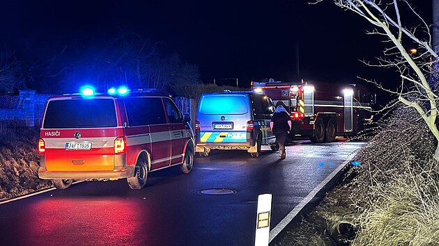 Hasiči a policisté zasahovali u požáru v Ondřejově u Prahy. Jeden člověk požár nepřežil. (12. února 2026)