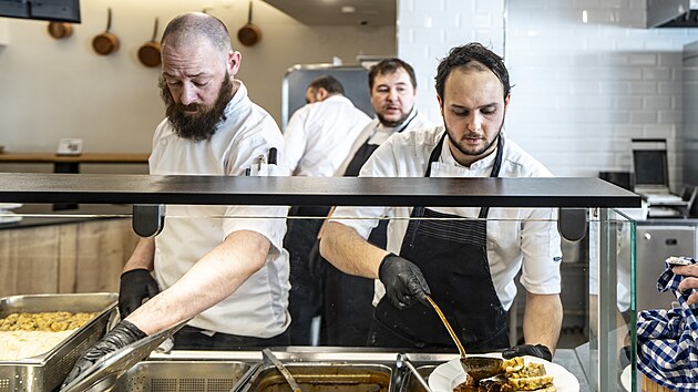 Jídelna U Rozvařilů v obchodním důmě Bílá Labuť. (19. února 2026)