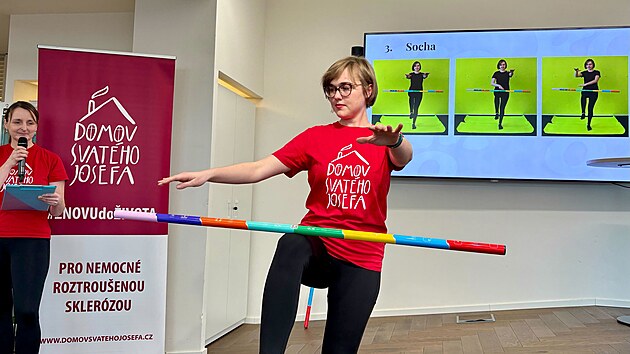 Odborníci představili novou cvičební pomůcku tyč KOMMO, která dokáže propojit mozek a tělo s využitím principů neurorehabilitace. (11. února 2026)