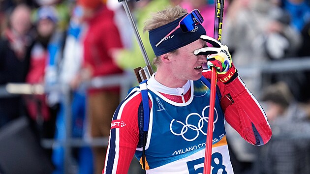 Johan-Olav Botn vstřebává své vítězství ve vytrvalostním závodě.