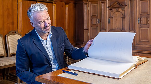 Petr Nedvěd převzal Medaili města Liberec. (10. února 2026)