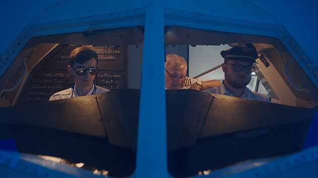 Pop-rocková kapela Lithium vydala nový singl s názvem Nouzové Přistání. Doprovází ho videoklip, který kapela natáčela v místech spojených s leteckým provozem.