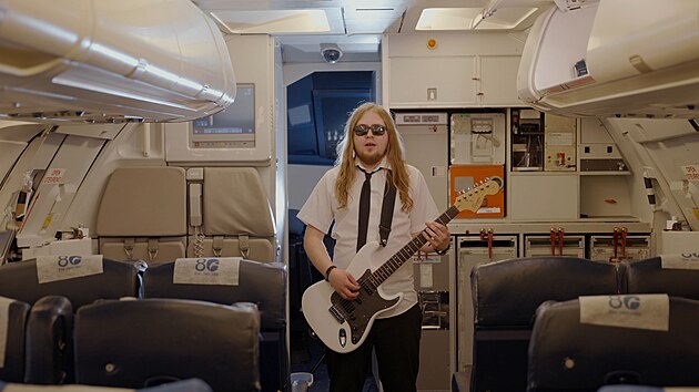 Pop-rocková kapela Lithium vydala nový singl s názvem Nouzové Přistání. Doprovází ho videoklip, který kapela natáčela v místech spojených s leteckým provozem.