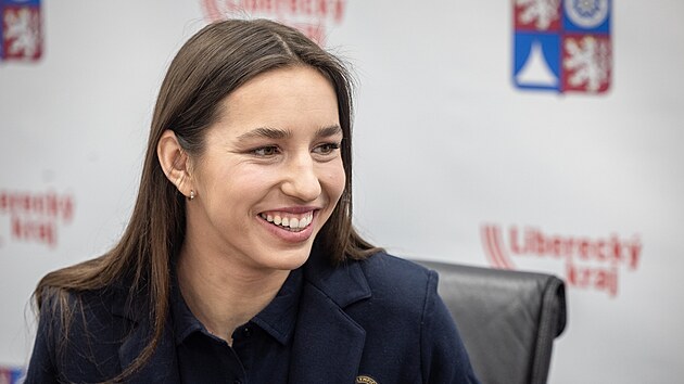 Olympijská vítězka Zuzana Maděrová na Krajském úřadu Libereckého kraje. (12. února 2026)