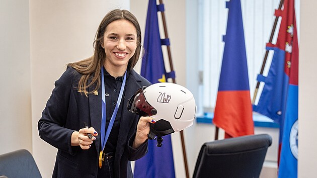 Olympijská vítězka Zuzana Maděrová na Krajském úřadu Libereckého kraje. (12. února 2026)