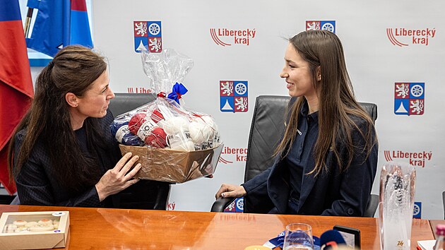Olympijská vítězka Zuzana Maděrová na Krajském úřadu Libereckého kraje. (12. února 2026)