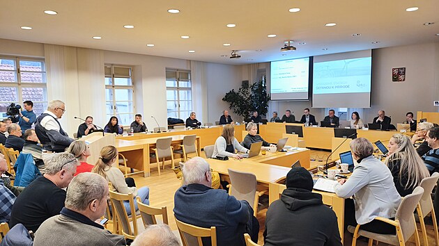Moravskotřebovští zastupitelé projednávají záměr společnosti S&M na výstavbu větrných elektráren. (9. února 2026)