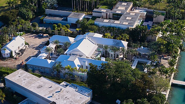 Mark Zuckerberg a jeho manželka Priscilla Chan údajně kupují nově postavené megavily na ostrově Indian Creek Island v Miami na Floridě. Tato exkluzivní oblast, často označovaná jako „Bunkr miliardářů“, je známá svými prominentními obyvateli a luxusními nemovitostmi u vody. (11. února 2026)